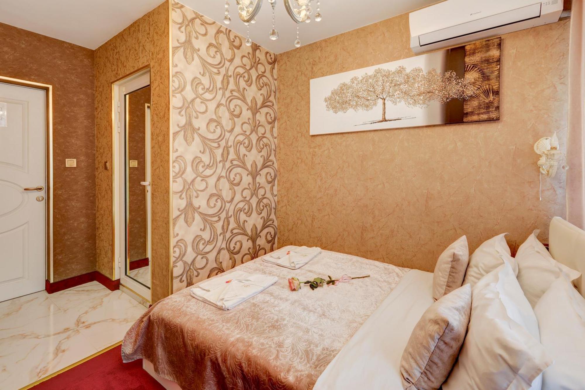 Hotel Imperia Varna Esterno foto